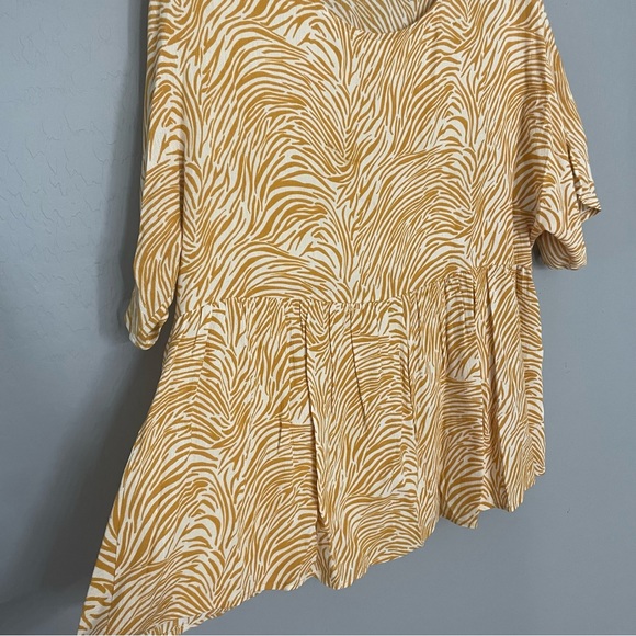 White and orange blouse - Picture 2 of 6